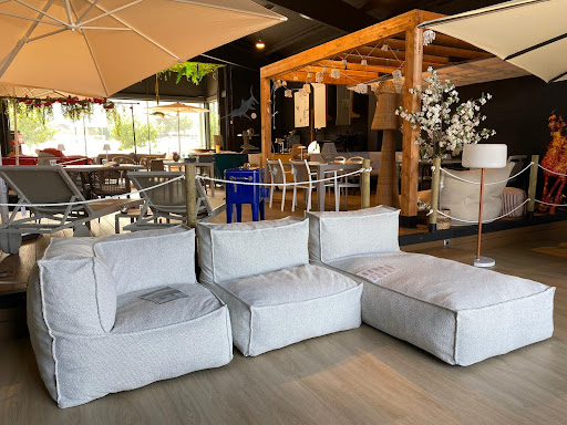 Q PLUS EXTERIORS I SERVEIS Mont-ras
